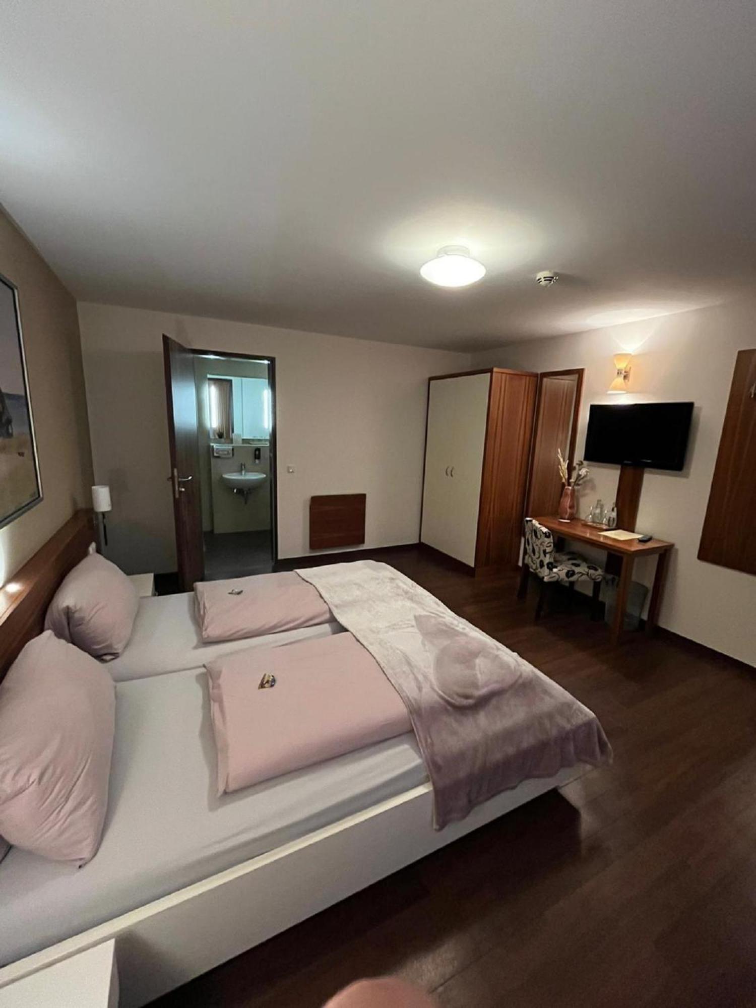 Gasthaus Lindenhof Hotel Much Luaran gambar