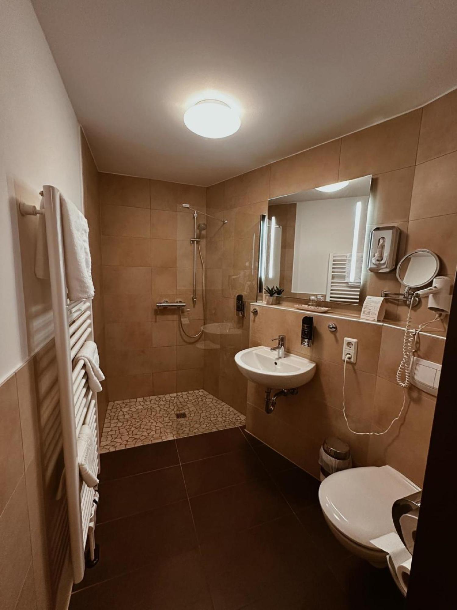 Gasthaus Lindenhof Hotel Much Luaran gambar