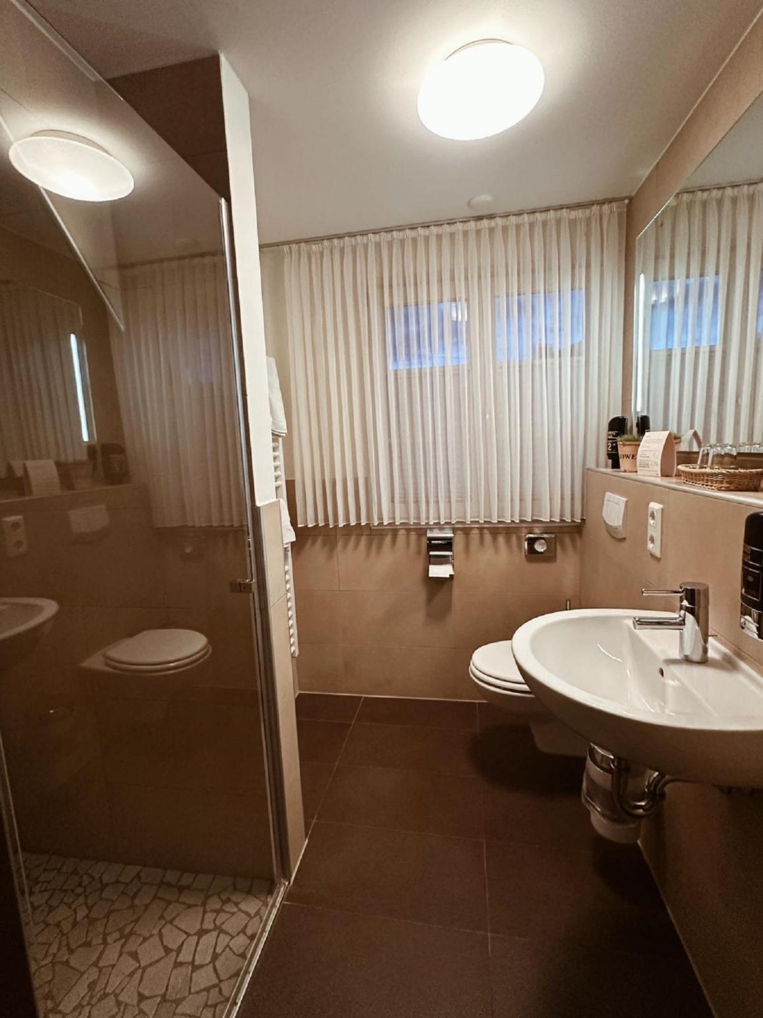 Gasthaus Lindenhof Hotel Much Luaran gambar