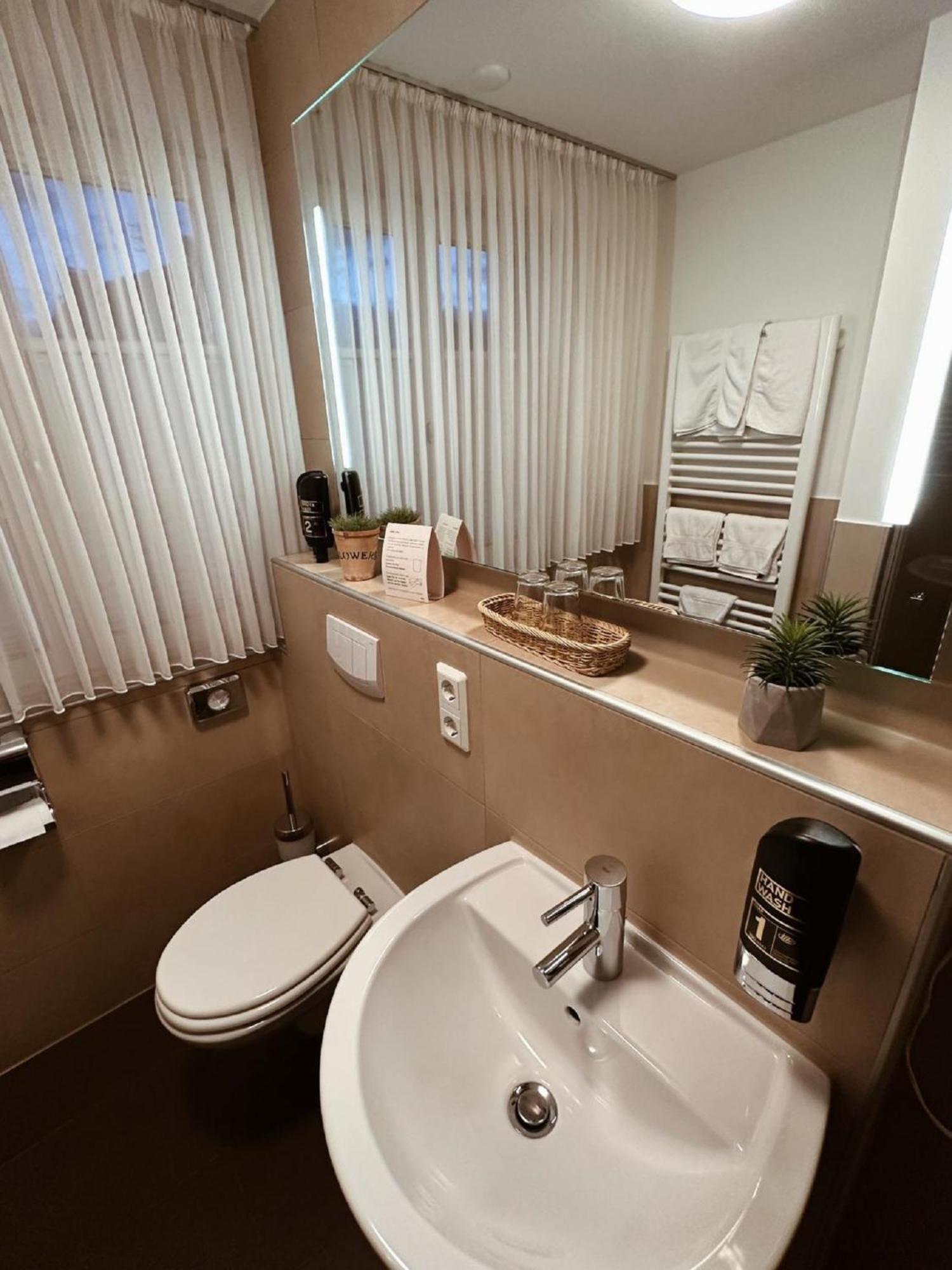Gasthaus Lindenhof Hotel Much Luaran gambar